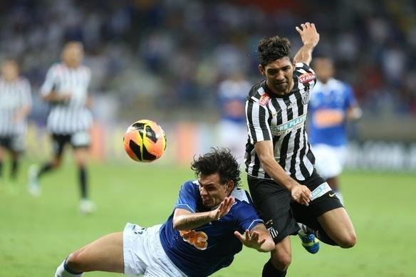 Imagens do jogo entre Cruzeiro e Santos, no Mineiro, pela 13 rodada da Srie A