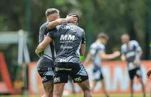 No primeiro jogo-treino, Atltico empatou com o Villa Nova por 1 a 1. Hulk marcou pelo Galo.