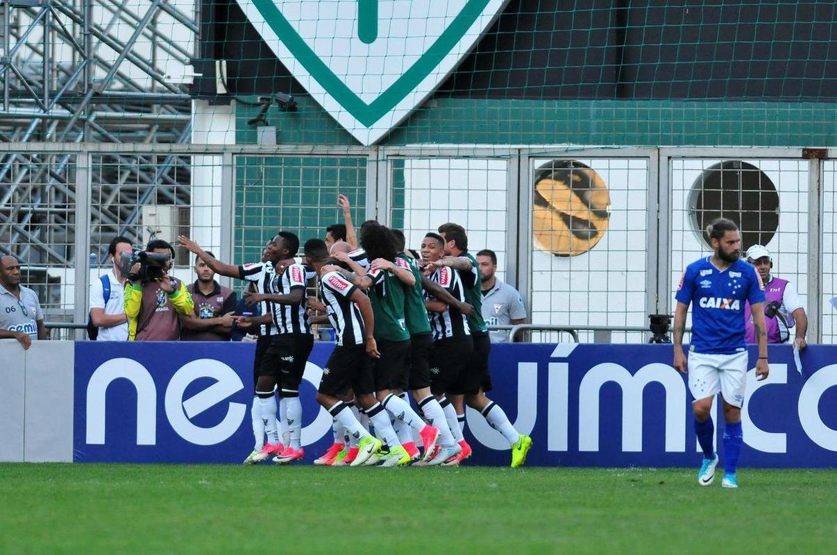 02/07/2017 - Atltico 3 x 1 Cruzeiro (Campeonato Brasileiro) - Em duelo vlido pelo Brasileiro, o Cruzeiro saiu na frente com gol de Thiago Neves no incio do jogo. No fim do primeiro tempo, o Galo virou, com Cazares, em golao de falta, e Fred. Na etapa final, Fred, mais uma vez, deu nmeros finais ao jogo.