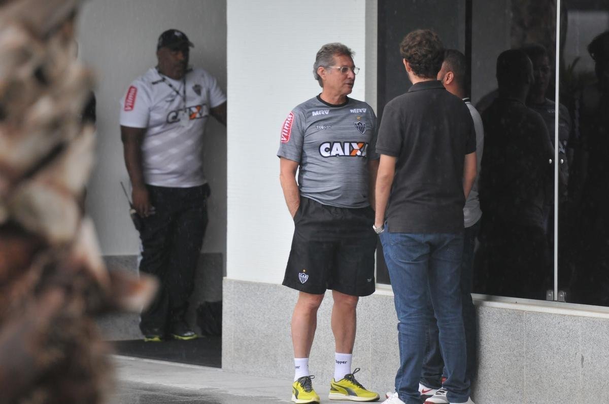 Atltico voltou ao trabalho nesta quinta-feira e apresentou Ricardo Oliveira; alm do atacante, presidente Sergio Sette Cmara e diretor de futebol Alexandre Gallo falaram com os jornalistas