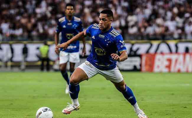 Vitor Roque surgiu no Cruzeiro de forma meterica e se tornou xod da torcida, mas acabou deixando o clube em negociao polmica