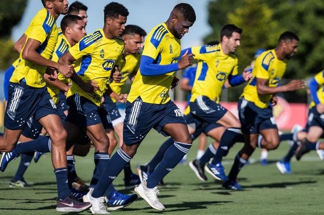 Fotos do treino do Cruzeiro nesta segunda-feira (22/11) na Toca II