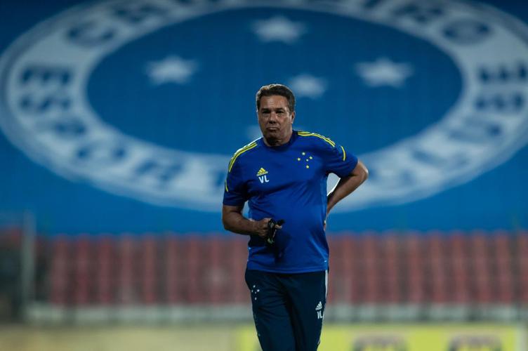 Cruzeiro treinou na Arena do Jacaré, em Sete Lagoas, local do jogo desta quinta, 19h, contra o Operário-PR, pela 24ª rodada da Série B do Brasileiro; veja imagens da atividade comandada pelo técnico Vanderlei Luxemburgo
