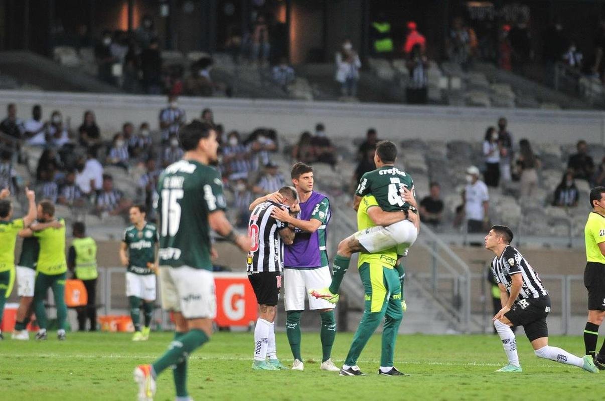 Em 2021, o Atltico teve a mais traumtica das recentes eliminaes. Aps empate em 0 a 0 em So Paulo com o Palmeiras, o Alvinegro vencia no Mineiro por 1 a 0 at os minutos finais da semifinal, quando Dudu igualou o placar e classificou o Verdo para a deciso.
