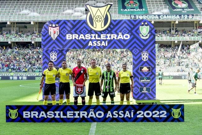 As fotos do duelo decisivo entre Amrica e Atltico, neste domingo (13/11), no Independncia, em Belo Horizonte. Partida foi vlida pela 38 rodada da Srie A do Campeonato Brasileiro.