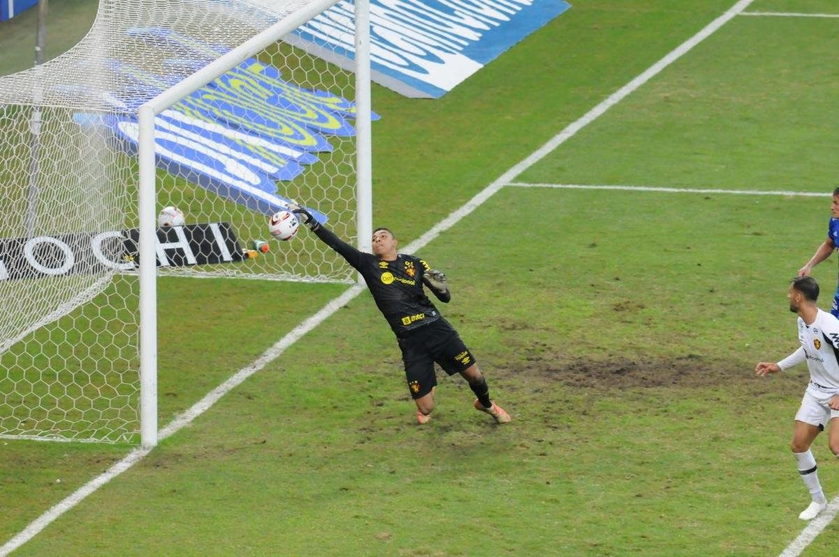 Fotos do jogo entre Cruzeiro e Sport, no Mineiro, em Belo Horizonte, pela 15 rodada da Srie B do Campeonato Brasileiro (28/6/2022)