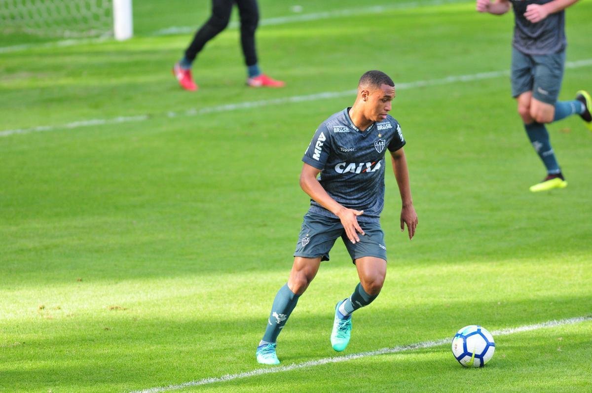 Fotos da apresentao e primeiro treino de Leandrinho no Atltico