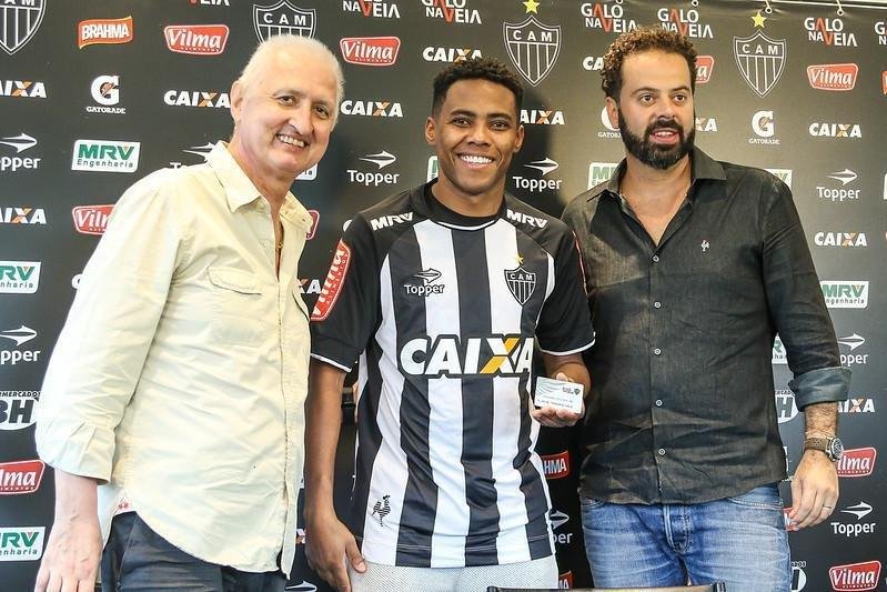 Elias - Contratado em 2017, chegou ao Atltico com status de estrela. Apesar de titular em boa parte de sua passagem pelo clube, nunca foi unanimidade entre os torcedores. Ele deixou o Galo neste ano depois de 164 partidas e 25 gols marcados, um deles o do nico ttulo, o Mineiro de 2017. 