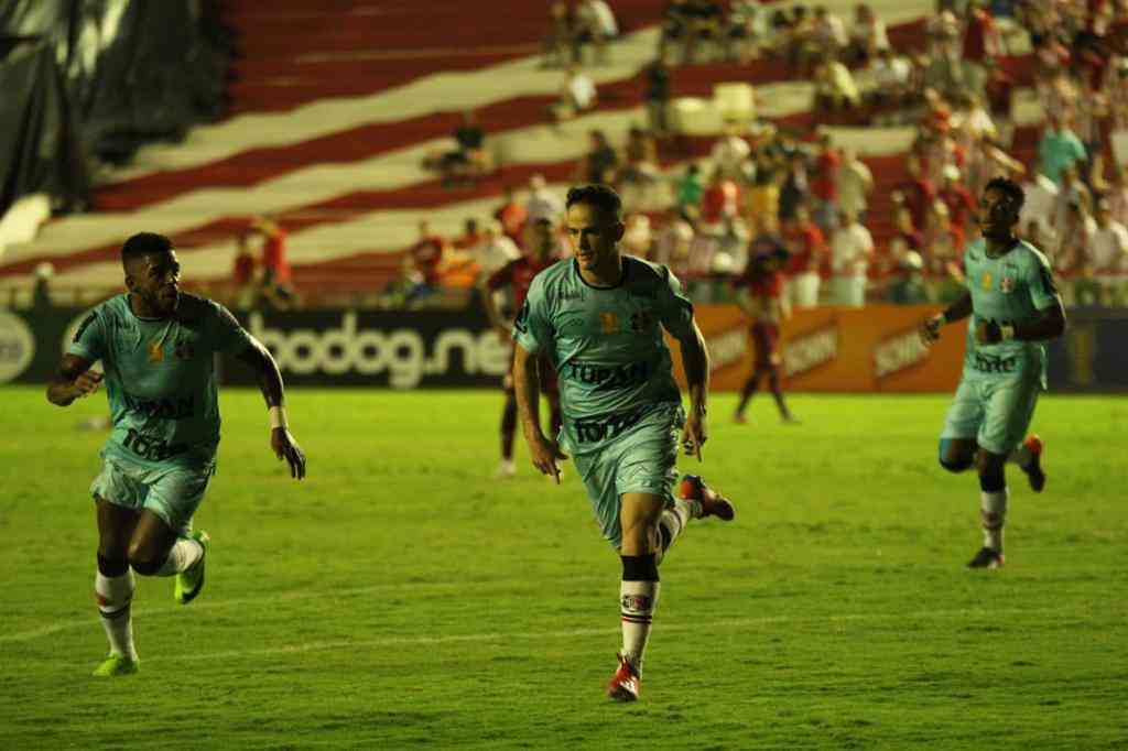 Jogando contra o Timbu pela primeira vez, em 2019, Pipico marcou logo dois gols no Nutico, pela quarta rodada da Copa do Nordeste. O jogo, no entanto, terminou empatado em 2 a 2
