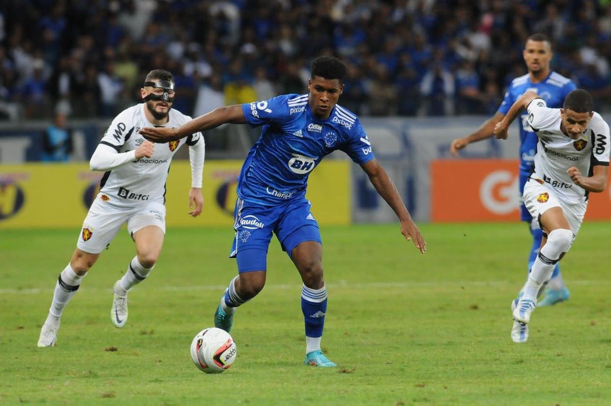 11 Cruzeiro 2 x 1 Sport - 39.032 torcedores, no Mineiro, pela 15 rodada da Srie B; renda de R$ 1.008.670,50