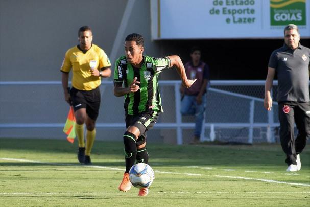Fotos do empate entre Vila Nova e América