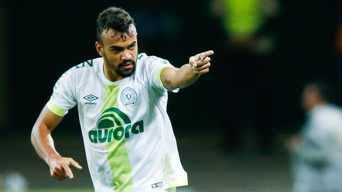 Fabrcio Bruno (Chapecoense-SC) - Jogos: 13 / Gol: 1 - O zagueiro passou boa parte da temporada se recuperando de uma leso no pbis. Por causa disso, disputou apenas 13 jogos em 2018. Marcou um gol. Ele tem contrato com o Cruzeiro at dezembro de 2019.