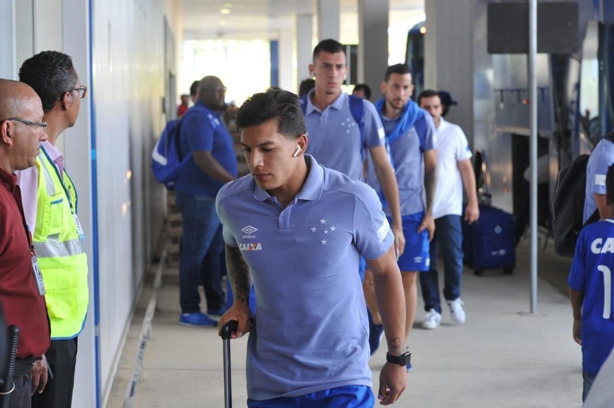 Jogadores do Cruzeiro embarcaram no Aeroporto de Confins, na tarde desta tera-feira, para duelo decisivo contra o Corinthians, em So Paulo, pela final da Copa do Brasil