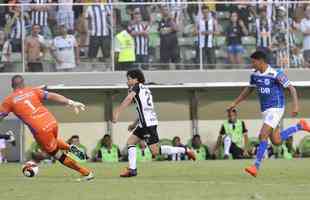 No segundo gol do Galo, Luan passa pelo goleiro Juninho e, mesmo sem ngulo, toca para as redes