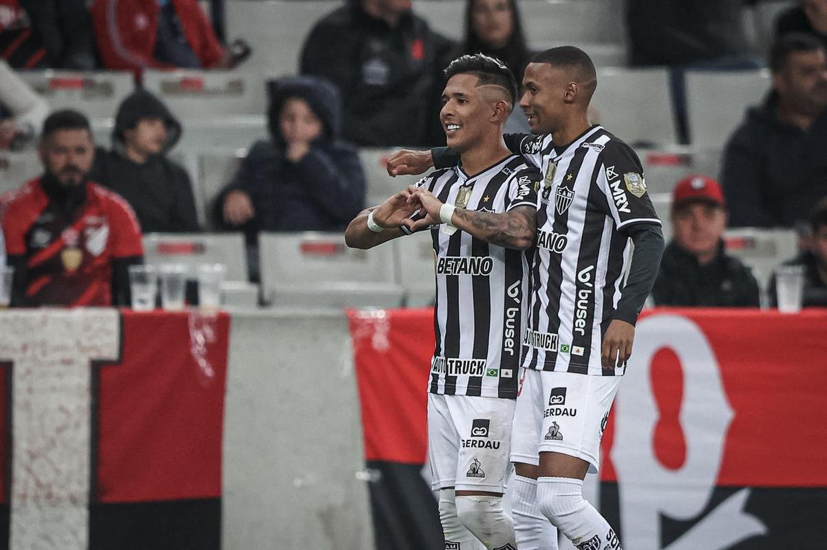 Neste domingo (17), o Atlético enfrentou o Athletico-PR pela segunda rodada da Série A do Campeonato Brasileiro. A partida foi realizada na Arena da Baixada, em Curitiba.
