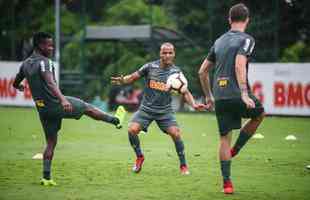 Jogadores do Atltico treinaram nesta tera-feira, vspera do jogo com o Defensor