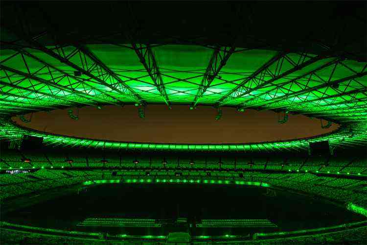 Governo usa lâmpadas emprestadas na Arena da Amazônia para jogo do