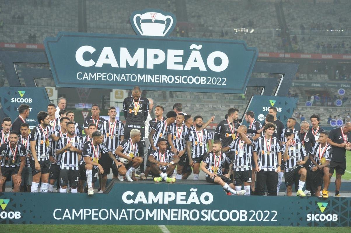 Festa do Atltico no Mineiro pela conquista do tricampeonato mineiro. Galo derrotou o Cruzeiro por 3 a 1 na final nica do estadual. Gols foram de Hulk (2) e Nacho