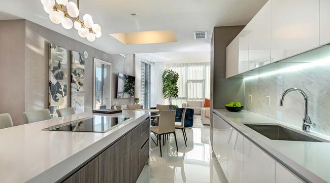 Fotos do condomnio de luxo Paramount Miami Worldcenter, em Miami, onde Hulk acaba de comprar uma cobertura