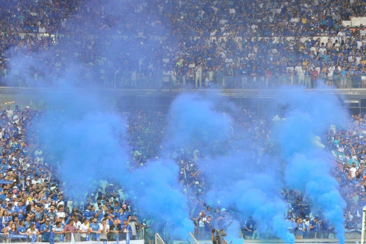 Fotos da torcida do Cruzeiro na primeira final do Mineiro, contra o Atltico, no Mineiro
