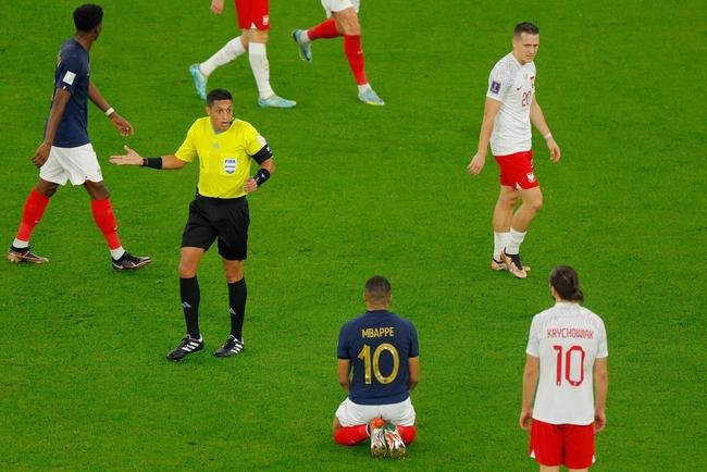 Lances da partida entre Frana e Polnia, pelas oitavas de final da Copa do Mundo.