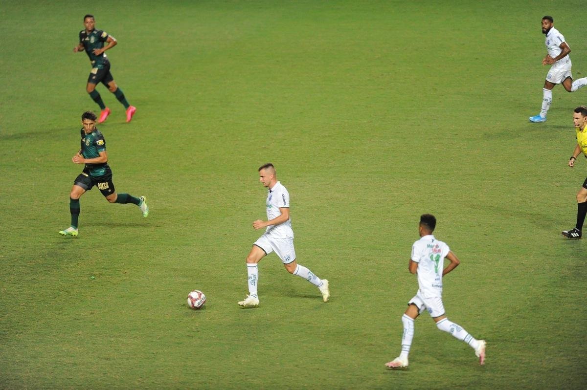 Fotos da vitria da Caldense sobre o Amrica, por 1 a 0, no Independncia, em Belo Horizonte, pela quarta rodada do Campeonato Mineiro de 2021. Atacante Amarildo marcou o nico gol da partida,