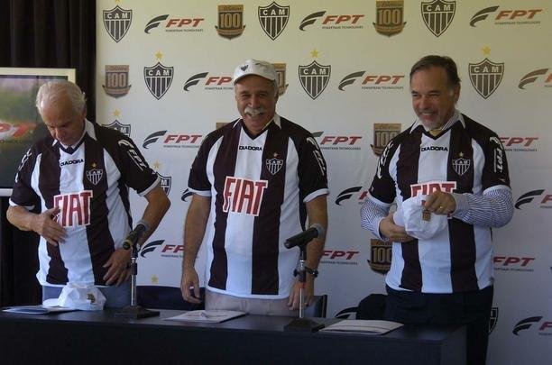 2008 - Uniforme produzido pela Diadora