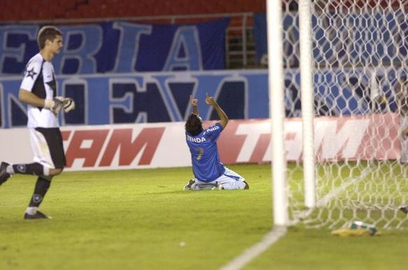 Guilherme marcou dois gols na vitria por 3 a 2 pelo Brasileiro de 2007