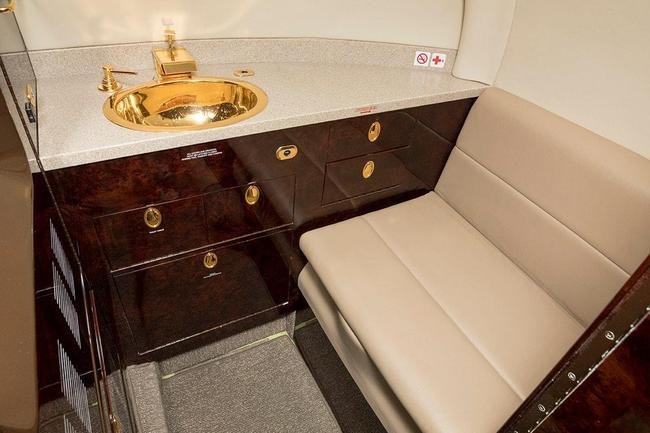 Fotos do Hawker 800XP, modelo de jato do atacante Hulk, do Atltico