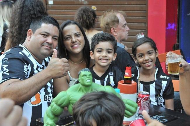 Craque do ttulo brasileiro, Hulk se tornou dolo da torcida do Atltico e iniciou uma verdadeira 'Hulkmania' em BH. Camisas, mscaras e bonecos do heri podem ser vistos em todos os cantos da capital 