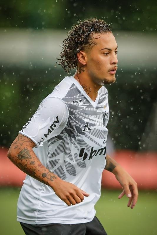 Guga - volta aps cumprir isolamento por ter contrado COVID-19