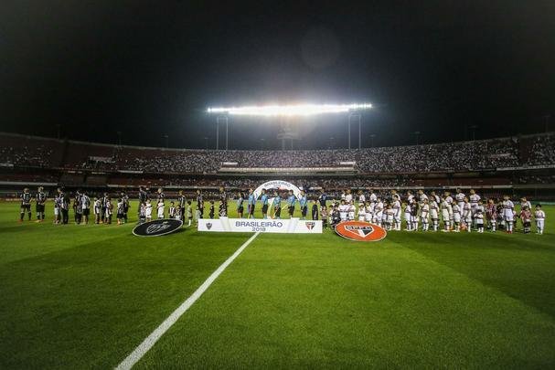 Atl�tico saiu atr�s, conseguiu virada com R�ger Guedes e Ricardo Oliveira, mas cedeu empate no Morumbi