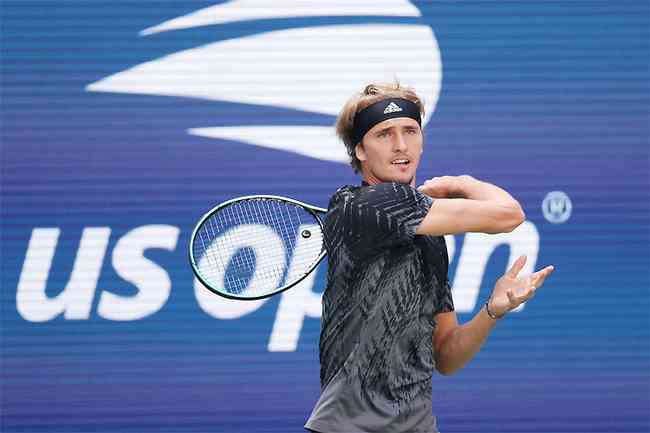 Campeo olmpico e um dos favoritos, Zverev no deu chance a jovem italiano nas oitavas