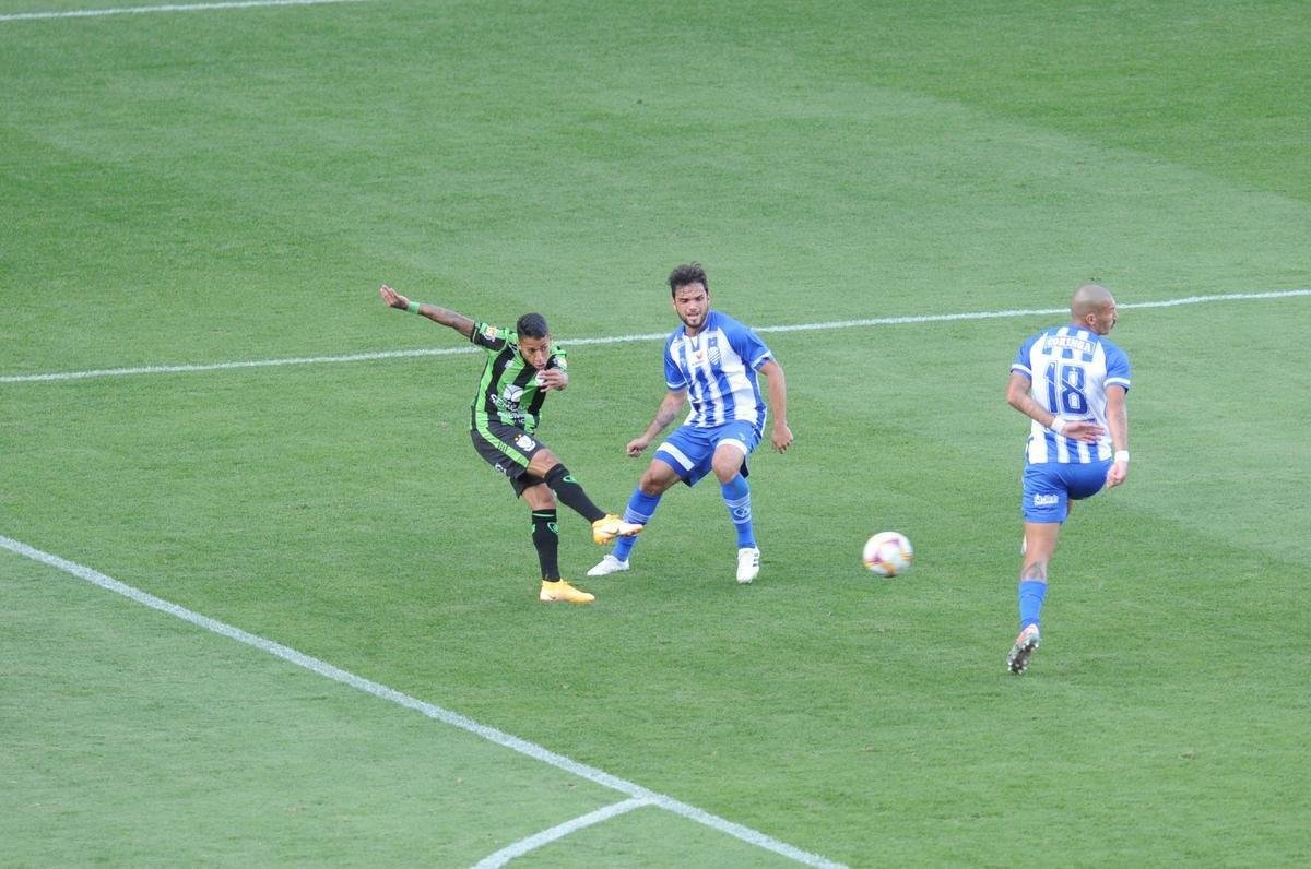 Fotos do jogo entre Amrica e CSA-AL, no Independncia, em Belo Horizonte, pela Srie B do Campeonato Brasileiro