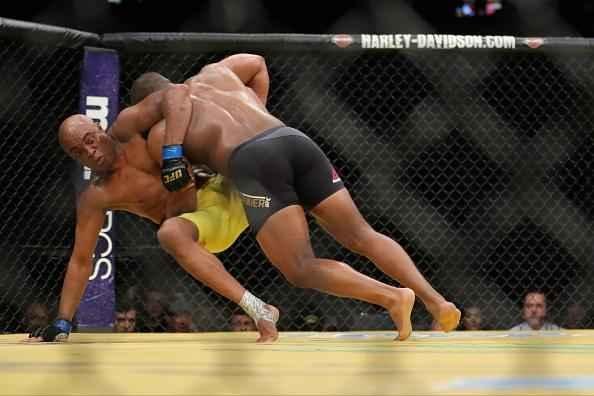 Fotos da derrota de Anderson Silva para Daniel Cormier no UFC 200