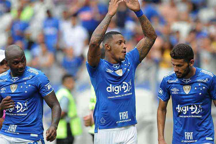 Cruzeiro vence Tombense e continua líder do Campeonato Mineiro