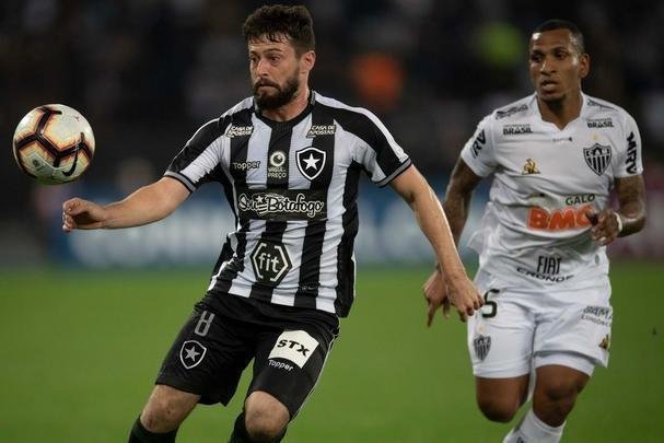 Fotos do duelo entre Botafogo e Atltico, no Estdio Nilton Santos, no Rio, pela ida das oitavas de final da Copa Sul-Americana