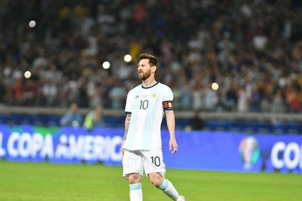 Fotos do empate por 1 a 1 entre Argentina e Paraguai, no Mineiro, pela Copa Amrica