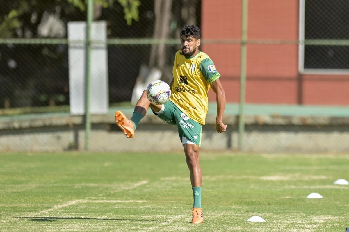 Dos dias 26 a 28 de janeiro, o Amrica realizou atividades totalmente voltadas ao confronto contra o Ava, pela 38 rodada da Srie B do Campeonato Brasileiro. Nesta sexta-feira (29), s 21h30, Coelho e Leo da Ilha se enfrentam no Independncia, em Belo Horizonte. A partida pode selar um indito tricampeonato do Amrica, que se isolaria como maior vencedor da competio. Alm disso, o elenco almeja a conquista para coroar uma temporada histrica, em que o clube foi semifinalista da Copa do Brasil.