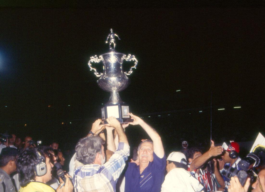 1995 - Santa Cruz 2 x 0 Náutico / Campeonato Pernambucano - Depois de vencer o primeiro jogo nos Aflitos, o Santa Cruz também venceria na volta, no Arruda, com gol marcante de falta de Amarildo, o 'Canhão do Arruda'.