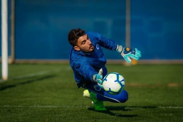 Cruzeiro treinou nesta tera-feira no CT do Grmio, em Porto Alegre, e concluiu a preparao para o duelo com o Internacional, no Beira-Rio, pela semifinal da Copa do Brasil. Time precisa de vitria por dois gols de diferena para ir  final. Se vencer por um gol de vantagem, a deciso ser nos pnaltis. Rogrio Ceni deve escalar o time com Fbio; Edilson, Ded (Fabrcio Bruno), Leo e Dod; Henrique e Robinho; Marquinhos Gabriel, Thiago Neves e David; Pedro Rocha.
