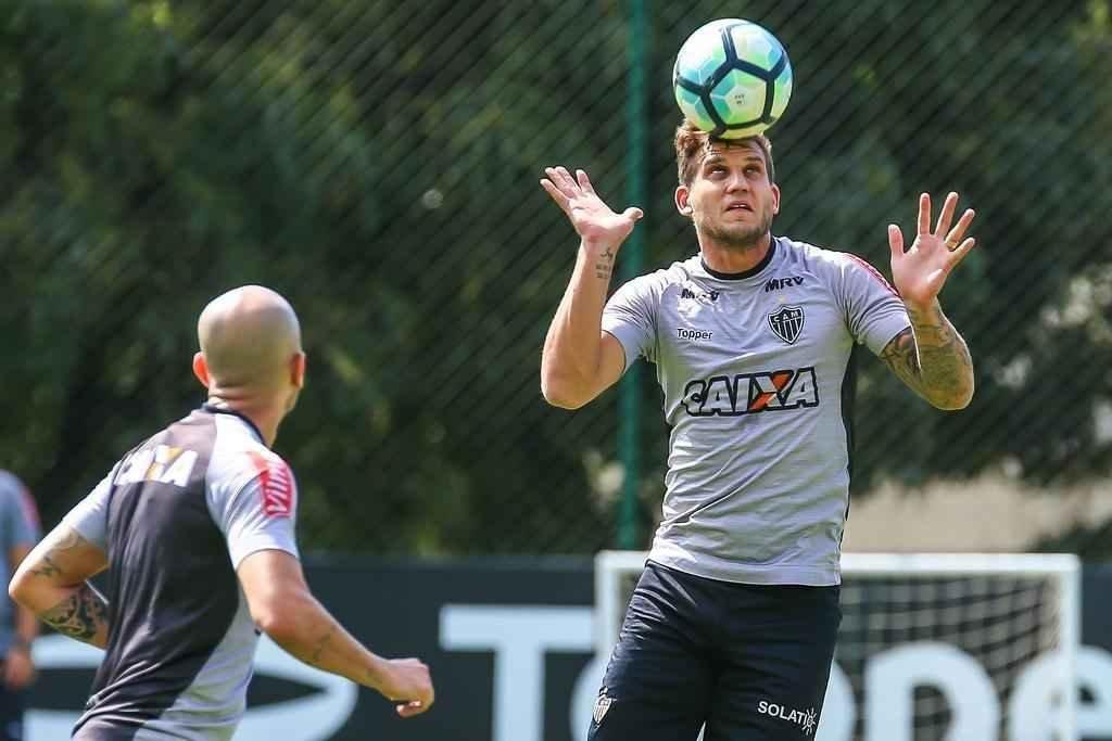 Fotos do treino de bola na cesta na Cidade do Galo