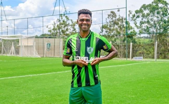 Zagueiro Wanderson  apresentado como reforo do Amrica