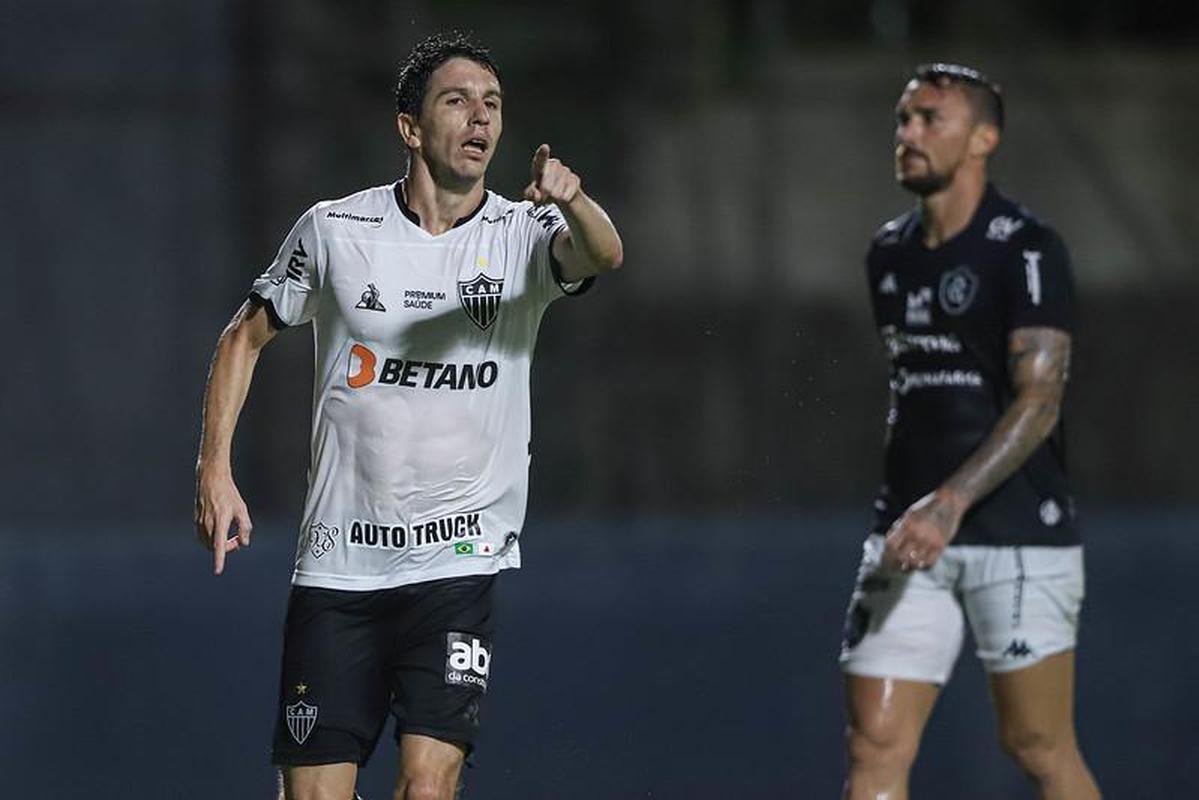 O Atltico iniciou sua campanha vitoriosa na Copa do Brasil contra o Remo, no estdio Evandro Almeida, em Belm-PA. O Galo venceu o adversrio por 2 a 0 no confronto de ida pela terceira fase da competio. Os gols do triunfo foram marcados pelos meias Hyoran e Nacho Fernndez.