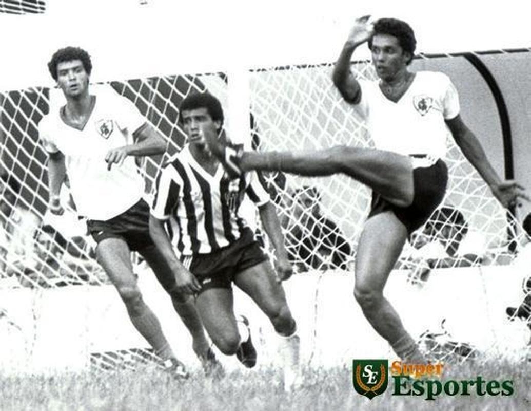 Camisa branca do Amrica do ano de 1986 - jogo de reabertura do Estdio Independncia