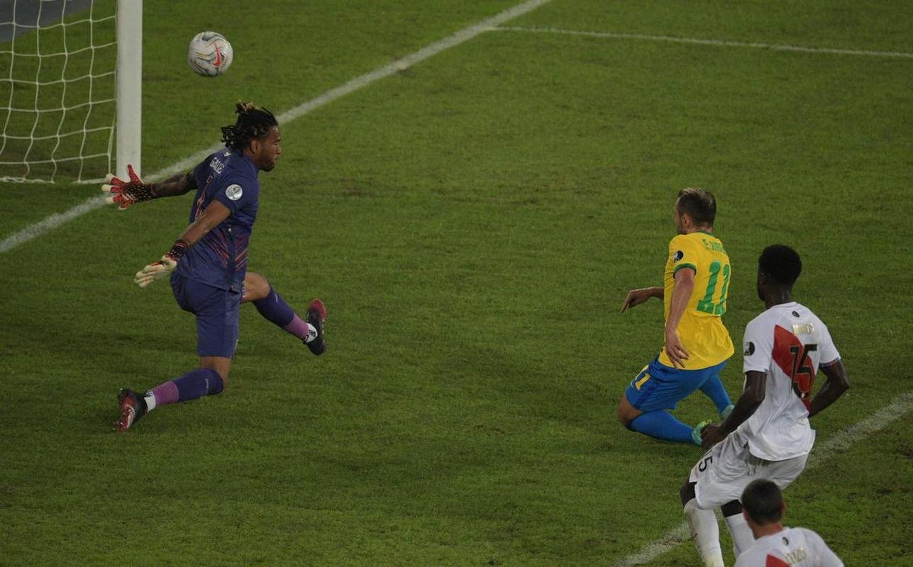 Brasil e Peru se enfrentaram pela segunda rodada do Grupo B da Copa Amrica