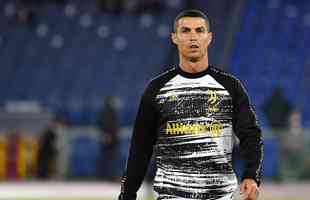 Astro portugus Cristiano Ronaldo, da Juventus, eleito cinco vezes o melhor jogador do mundo, agitou o planeta ao revelar que teve a COVID=19