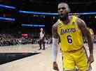 LeBron rouba a cena em noite de aniversrio e leva Lakers  vitria na NBA