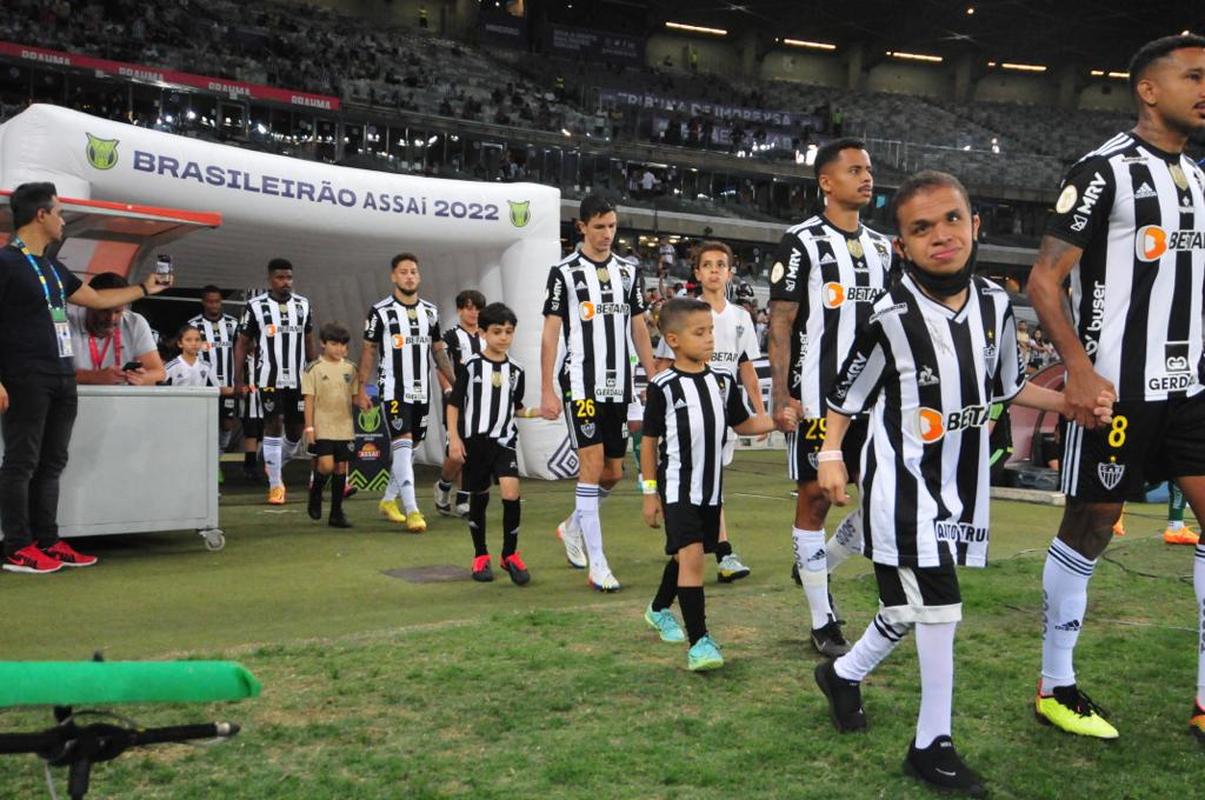 Mascotinhos do Atltico no jogo contra o Juventude, no Mineiro, pelo Campeonato Brasileiro de 2022