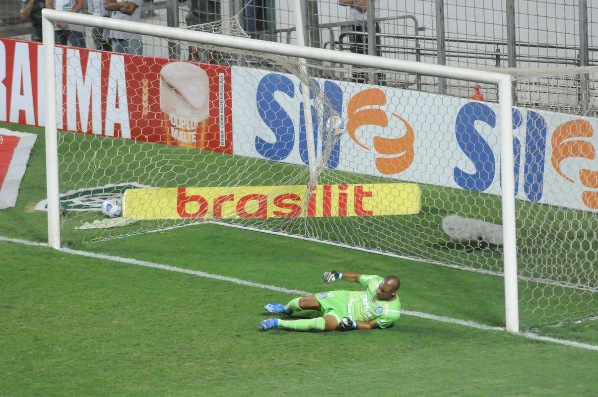 Ademir, de pnalti, sacramentou a virada do Amrica sobre o Palmeiras no Independncia